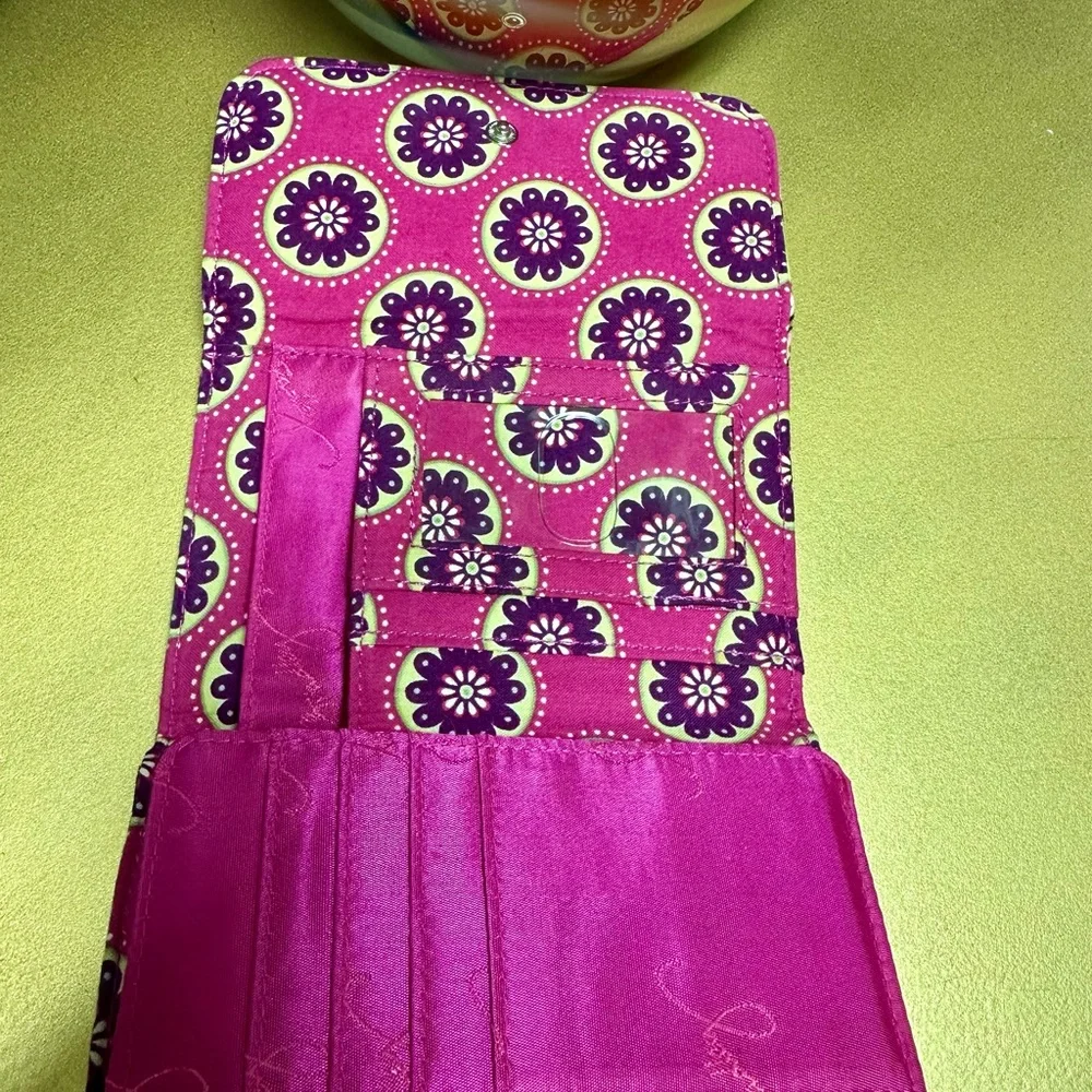 Stunning, multicolored paisley floral vera Bradley wallet - Picture 4 of 5